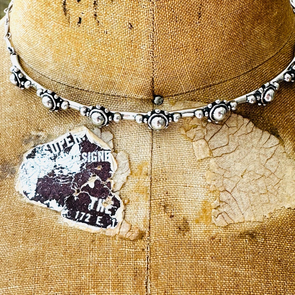 🩶 Luv Aj Bar Necklace
Silver